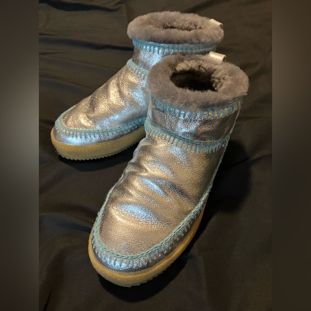 LaidbackLondon silver furry booties